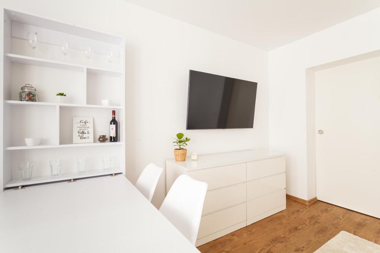 Design / 2 / / Contactless Check-in Apartment Hannover