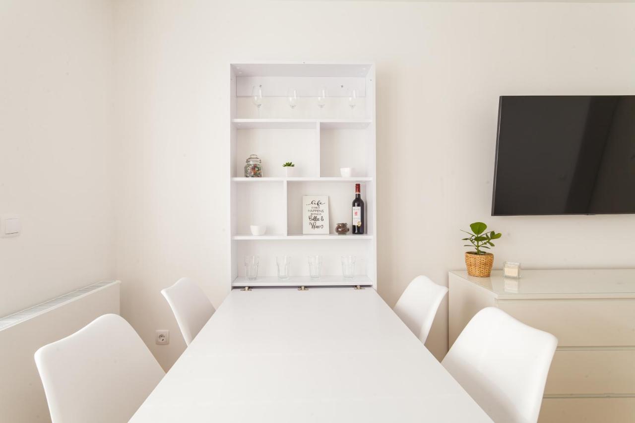 Apartment Design / 2 / / Contactless Check-in *