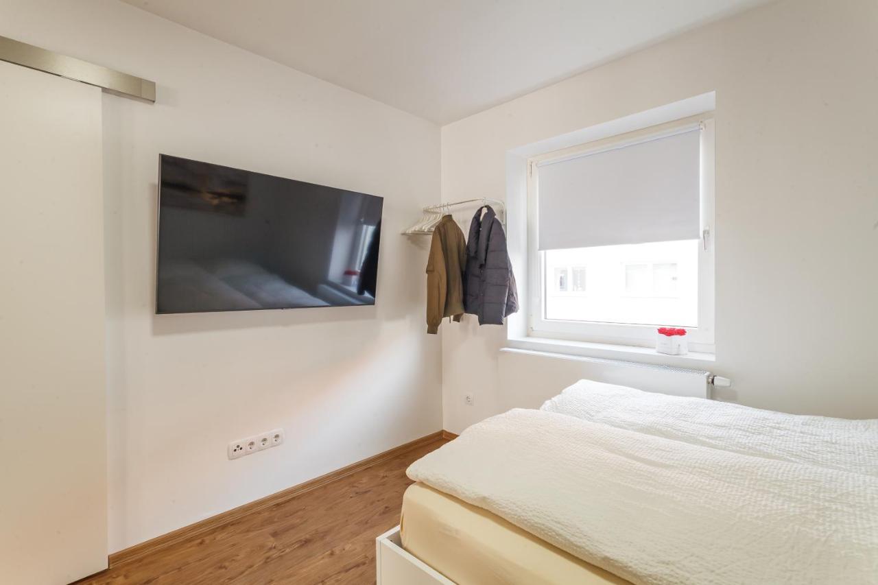 Design / 2 / / Contactless Check-in Apartment Hannover