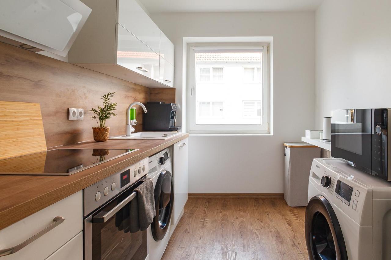 Design / 2 / / Contactless Check-in Apartment *