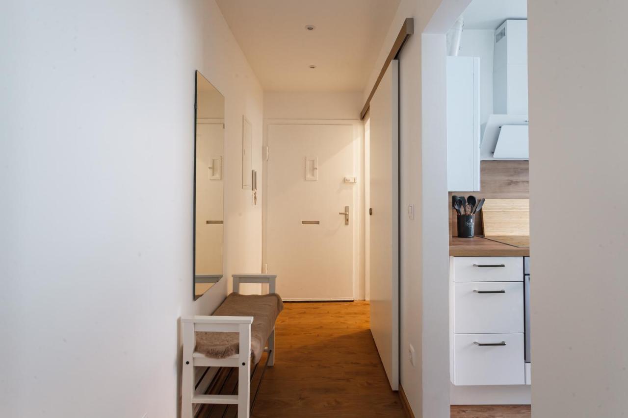 Apartment Design / 2 / / Contactless Check-in *