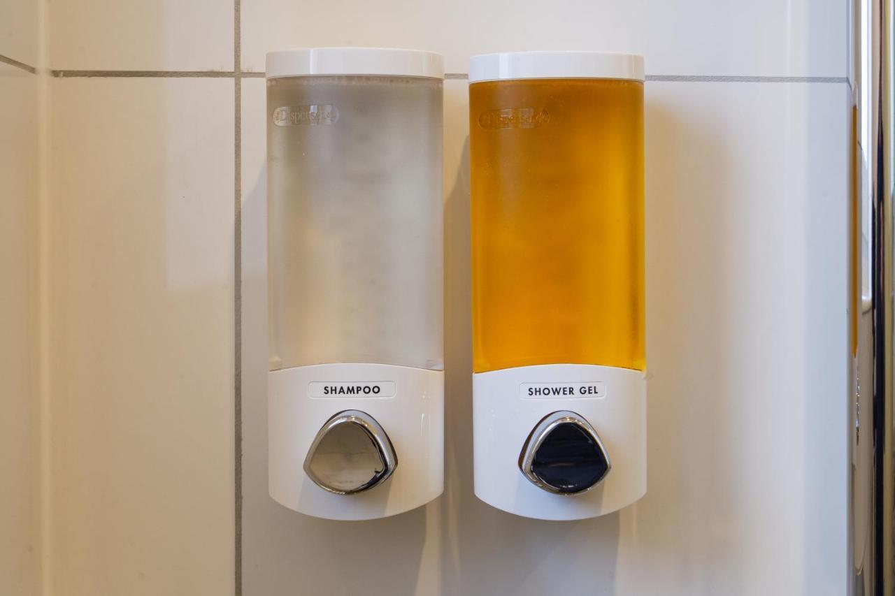 Design / 2 / / Contactless Check-in Apartment Hannover